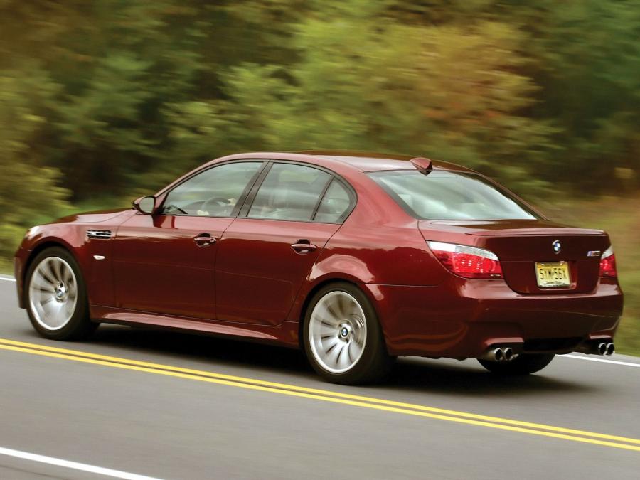  BMW M5 2005 года  (US) (фото 3 из 35)